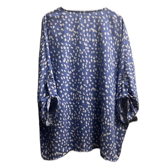 Entro, V-Neckline, Slit Sides, Roll Tab Sleeves Top, Blue/White, Large - Picture 2 of 6